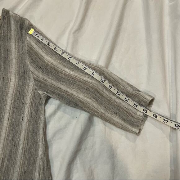 W5 Striped 3/4 sleeve Roll Knot Sweater size L - Picture 7 of 9